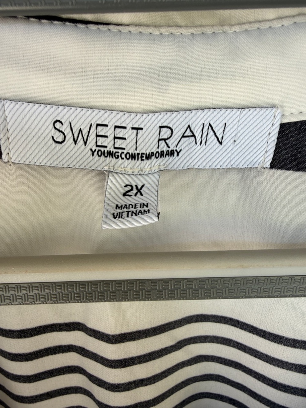 Sweet Rain Black & White Geometric Button-Front Tunic